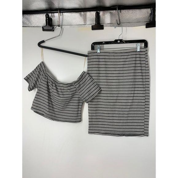 Women’s two piece skirt set crop off shoulder size large 5839 - Picture 4 of 5